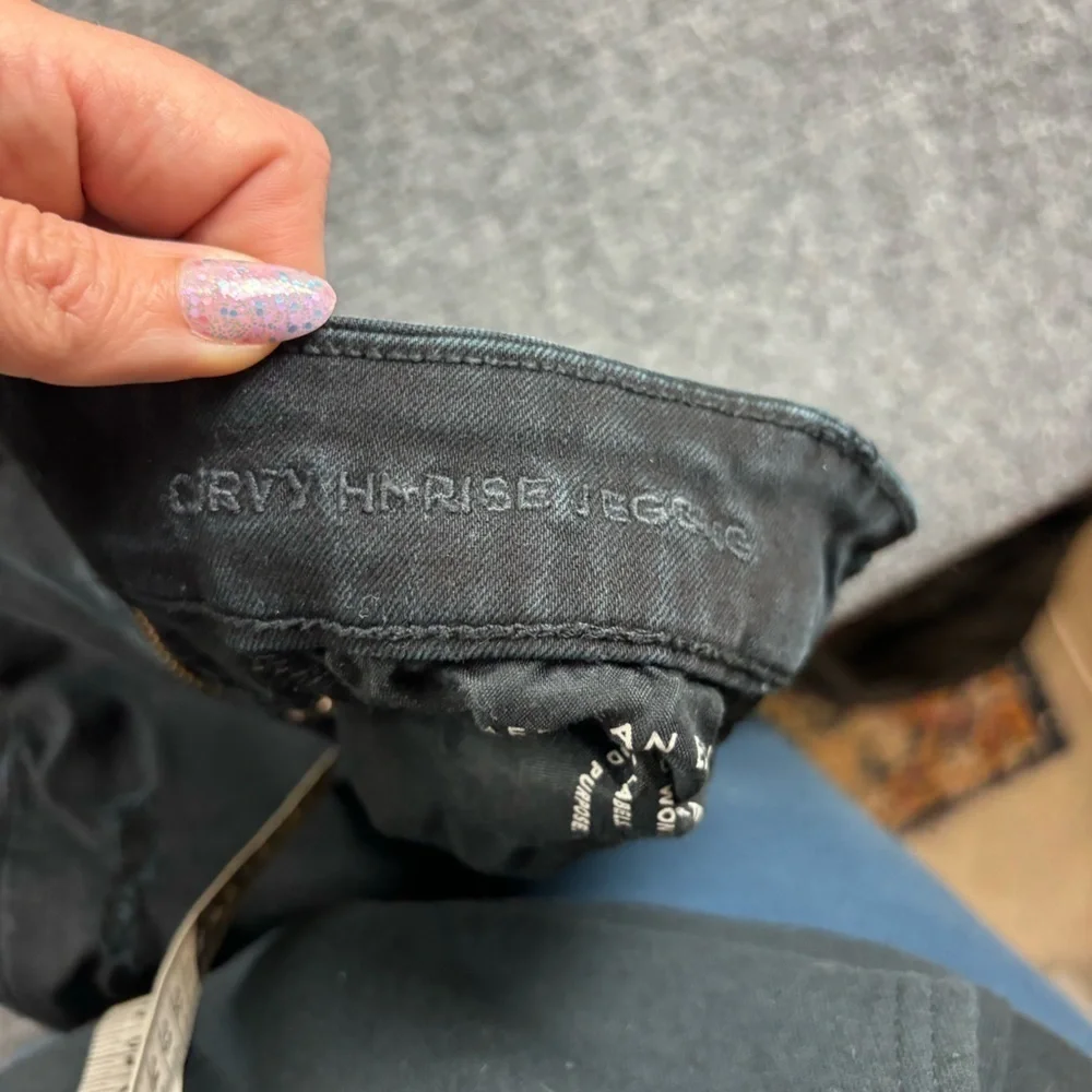 AMERICAN EAGLE Women’s Black Denim Curvy Hi-Rise Jegging Distressed size 2 Short